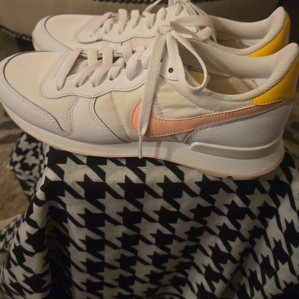 women's sports shoes